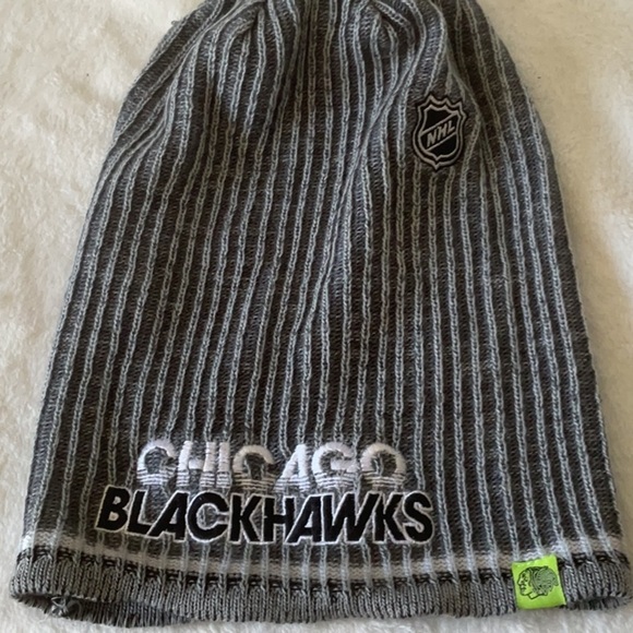Reebok Gray Chicago Blackhawks Beanie NHL - Picture 1 of 4